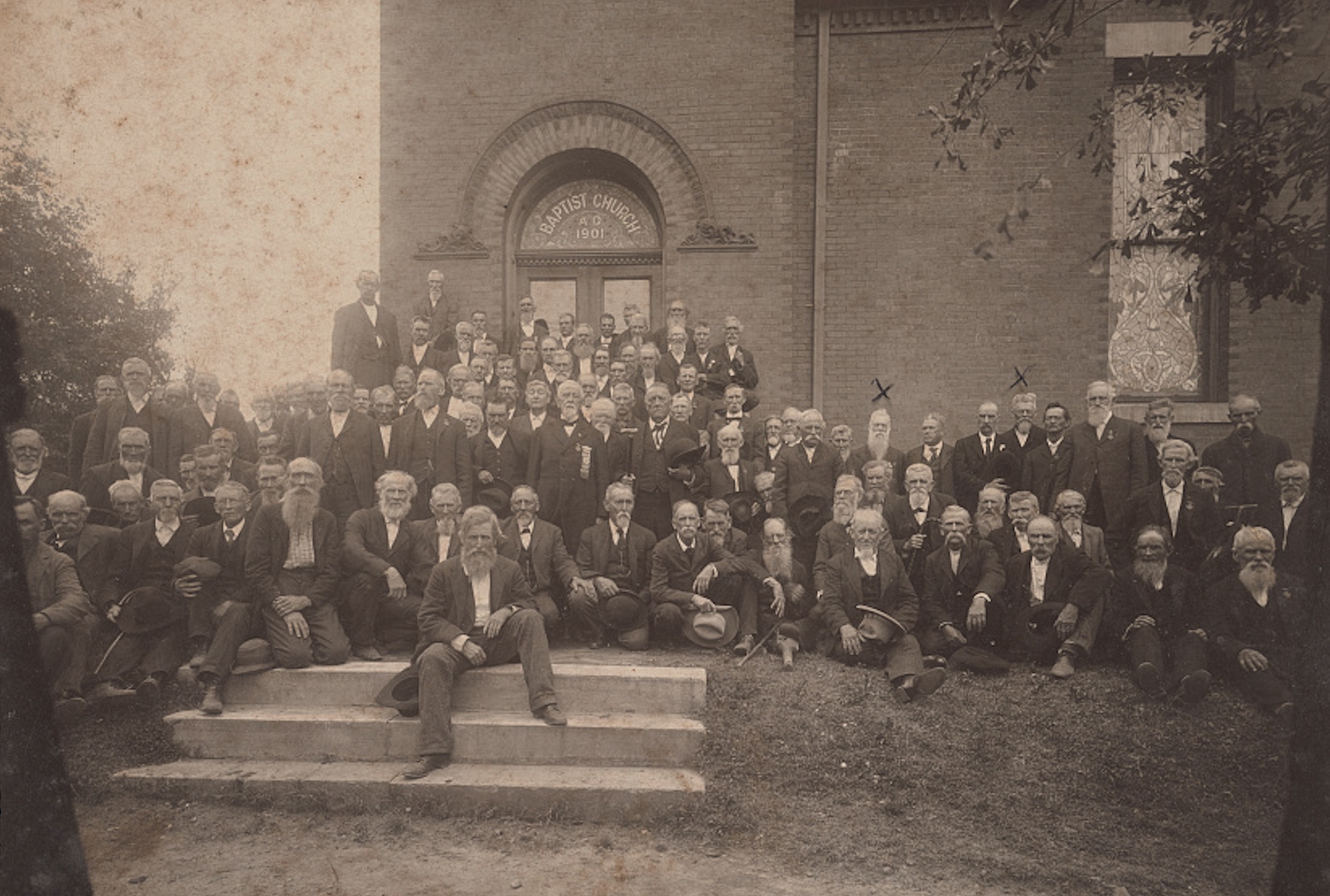 Confederate veterans gather in Roanoke, Alabama, on April 26, 1907.