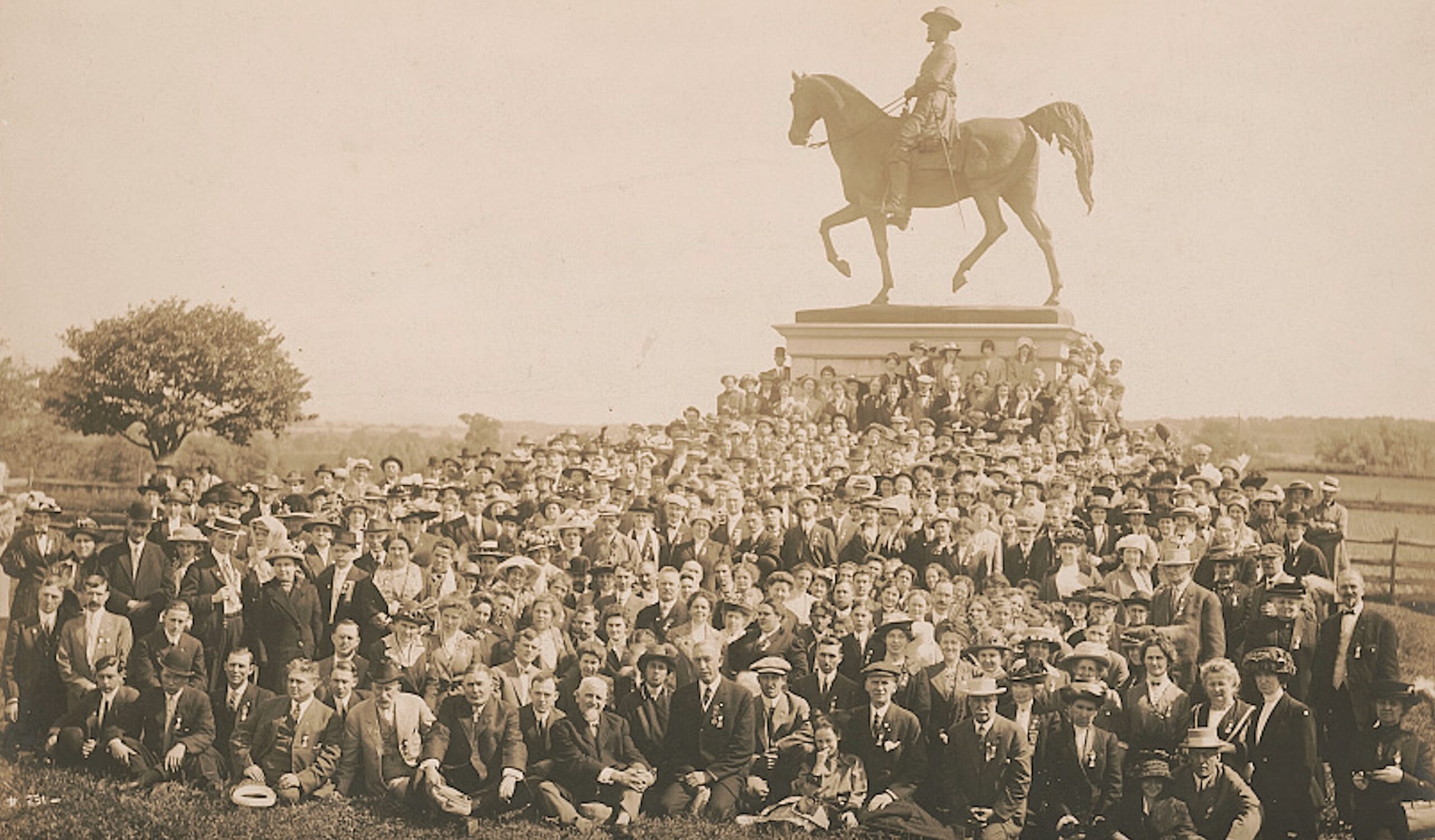 Union veterans of Battery E, Pennsylvania Light Artillery, gather with family members at monument to Major General John Reynolds on the Gettysburg battlefield circa 1910.