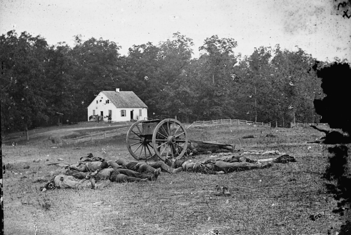 Dead soldier on the Antietam battlefield